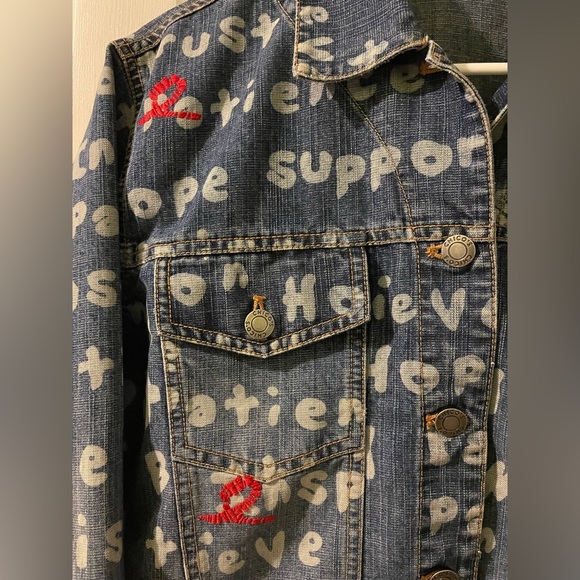 Chicos graffiti Jean jacket size 0=size small like new - Picture 2 of 8